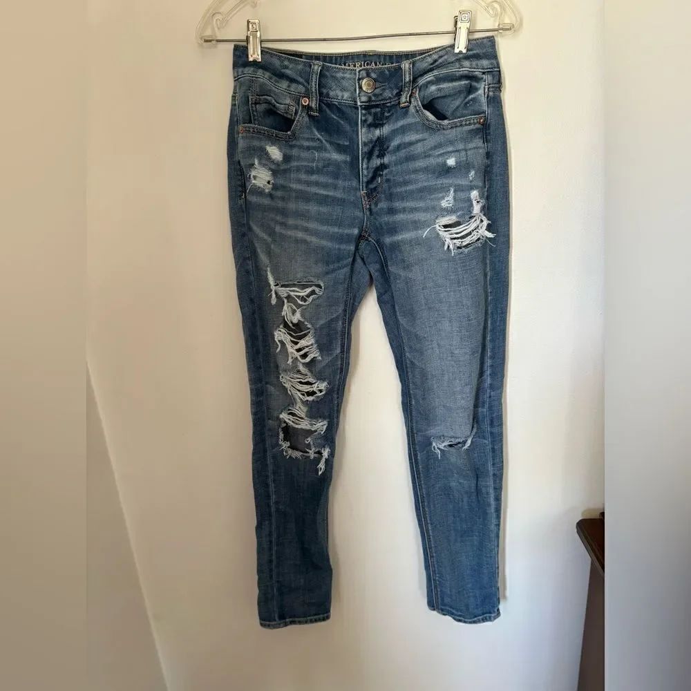 American Eagle Tomgirl Distressed Jeans Size 0 Regular